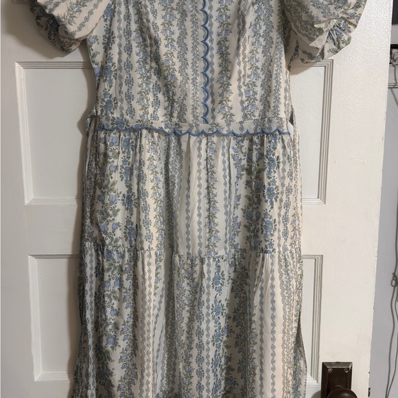 & merci Dresses & Skirts - Floral Blue and White Dress